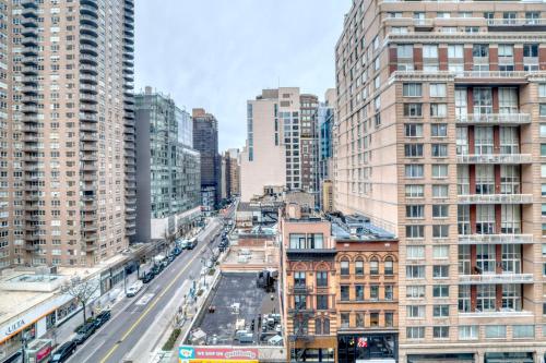 Upper E Side 2BR w Gym WD nr the MET NYC-298, New York (photo 3)