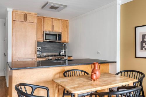 Upper E Side 2BR w Gym WD nr the MET NYC-298, New York (photo 5)