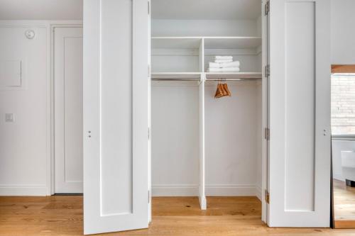 Upper E Side 2BR w Gym WD nr the MET NYC-298, New York (photo 10)