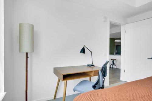 Congress Park 1BR w Gym Pool nr shops dining DEN-193