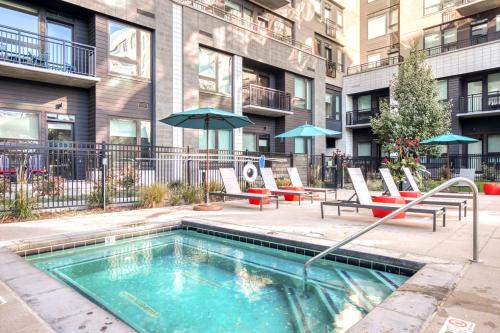 Congress Park 1BR w Gym Pool nr shops dining DEN-193