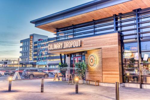 Congress Park 1BR w Gym Pool nr shops dining DEN-193