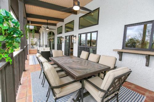 Luxury Spanish Style Home Walking Steps to HSB Resort in Horseshoe Bay (TX)