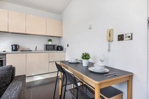 Luxury Central London Apartment - Farringdon, London (photo 6)