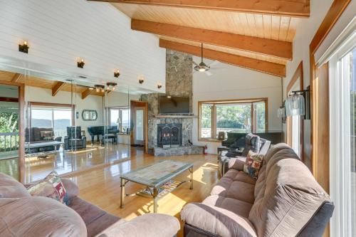 Blowing Rock Home with Hot Tub and Mountain-View Deck!