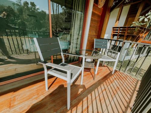 ระเบียง/ชานเรือน, ทิพยาวิลลา (Tippaya Villa) in ดอยสะเก็ด