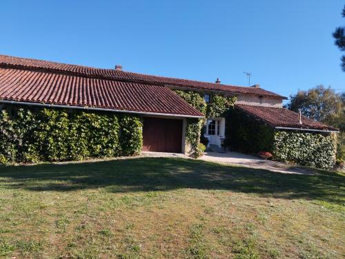 Maison au calme avec vue étang - Location saisonnière - Clessé