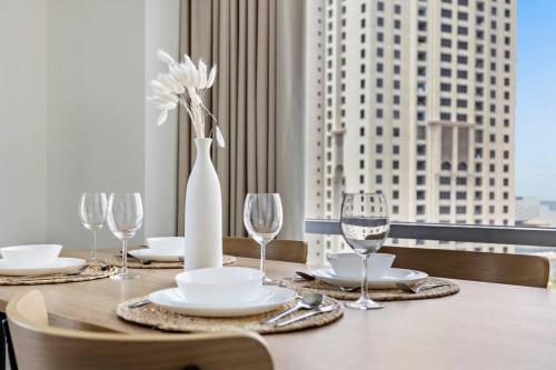 StoneTree - Stylish fully-furnished 1 BR - image 2