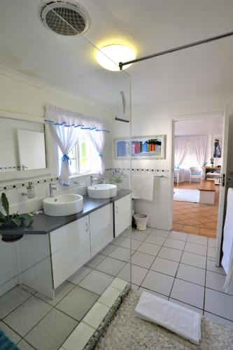 حمام, بريتون بيتش هاوس (Brenton Beach House) in برينتون أون سي