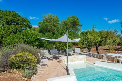 Swimming pool, Villa Lavanda by Rentbeat in Pascarosa