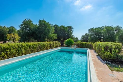 Swimming pool, Villa Lavanda by Rentbeat in Pascarosa