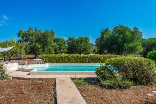 Swimming pool, Villa Lavanda by Rentbeat in Pascarosa