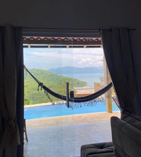 Casa em Paraty, piscina com vista para o mar
