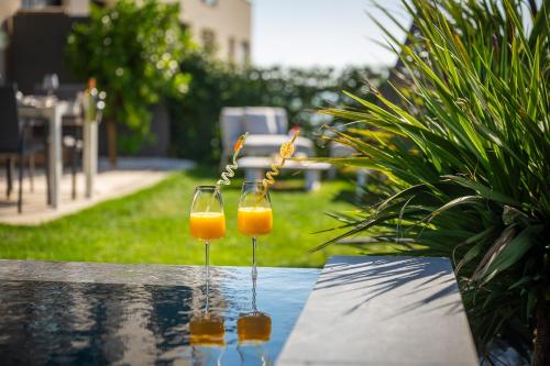New LUXURY apartment with sea view and PRIVATE heated pool, 50m from the beach, Split (Foto 8)