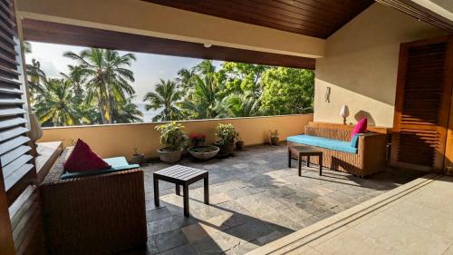 Apartment with Balcony room in Khomba Lodge