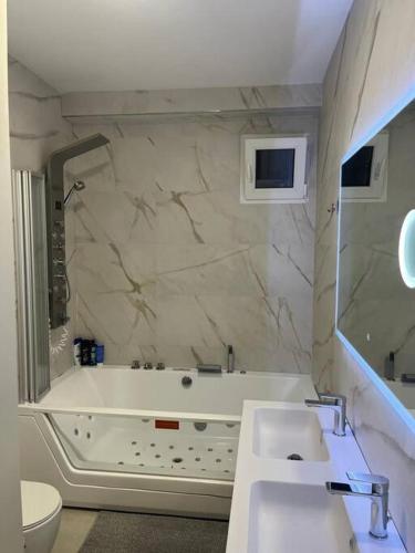 Modern apartment in heart of city, Valencie (fotografie 8)