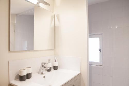 Spacious 2-Bedroom Family Duplex with Free Parking and Netflix, Bordeaux (Foto 7)