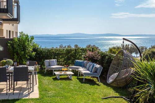 New LUXURY apartment with sea view and PRIVATE heated pool, 50m from the beach, Split (Foto 4)