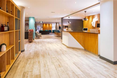 Holiday Inn High Wycombe M40 Jct.4 an IHG Hotel - image 2