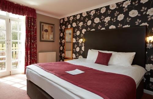 Royal George Hotel by Greene King Inns - image 3