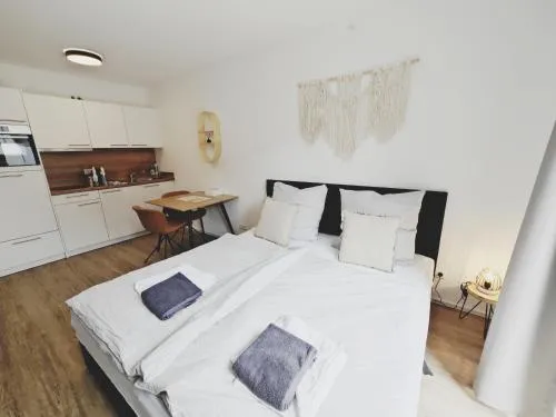 TiCasa BOHO - Zentral-Outlet-Balkon-Parkplatz-SmartTV-Unique in Metzingen, Deutschland