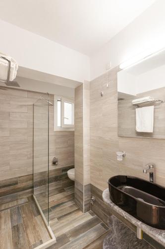 ฝักบัว, Marina Apartments in คอกคารี