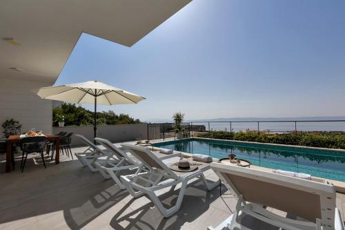 Luxury villa Mae in Makarska, pool and gym