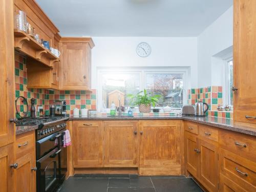 Beautiful Edwardian 2 Bedroom House with Parking