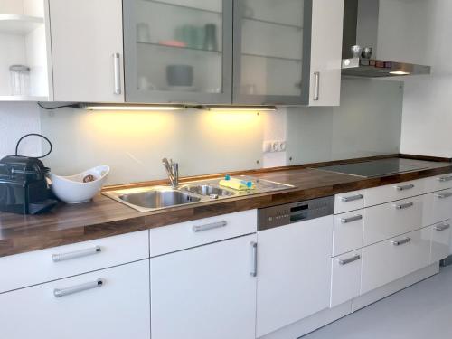 virtuve, Ferienwohnung Schottenhof Walser 1 - Alleinlage im Grünen mit Panoramablick (Ferienwohnung Schottenhof Walser 1 - Alleinlage im Grunen mit Panoramablick) in Achberg