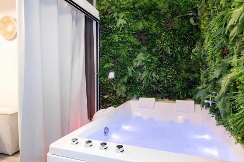 Secret Jungle Bordeaux Chartrons - Hyper-Centre Jacuzzi Bain Balnéo & Home cinéma, Bordeaux (Foto 3)