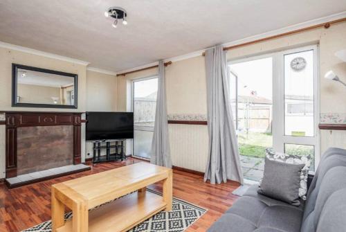 Cosy 3 BDR Home With Wifi, Parking + Garden - Tilbury