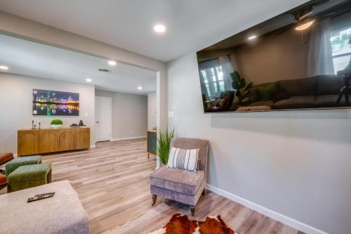 Texas Retreat Near Theme Parks and Sports Stadiums! in Arlington, USA