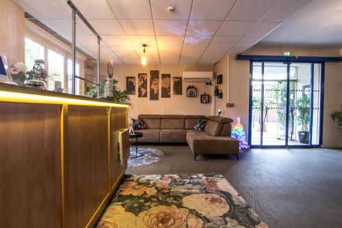 صالة مشتركة/ منطقة التلفزيون, The Originals City, Hôtel Rive Droite, Albi in Albi