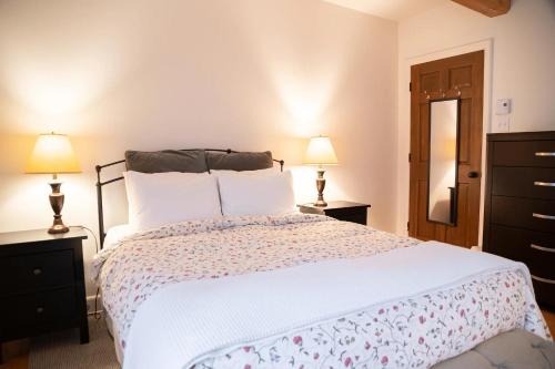 Le Chinic Two-Bedroom Apartment image 9
