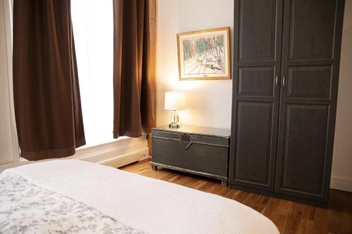 Le Champlain Three-Bedroom Apartment  image 5