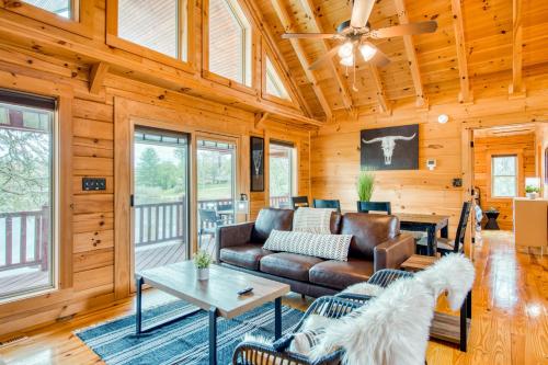 Lakefront Cabin & Cozy Lakeview Cottage in 米斯河(NC)