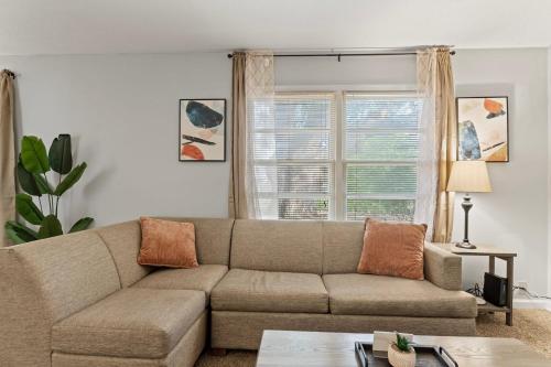 15 Minutes from Downtown Welcome to Woodbridge · Ramer