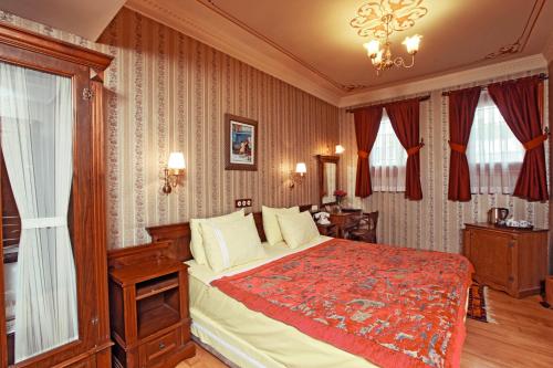 Dersaadet Hotel Istanbul Located in Sultanahmet, Dersaadet Hotel Istanbul is a perfect starting point from which to explore Istanbul. The property has everything you need for a comfortable stay. Service-minded staff will welc