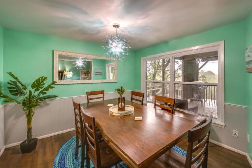 Hot Springs Home with Lake Views Pool and Golf Access! - image 8