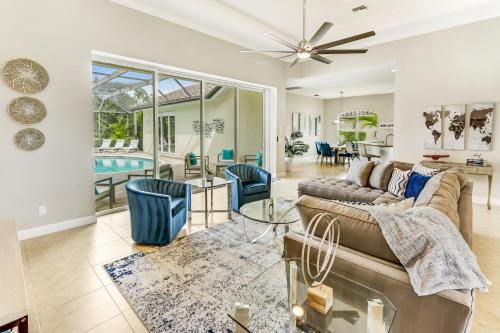 Modern home w screened pool, hot tub, & comm amenities! - Naples Park, FL