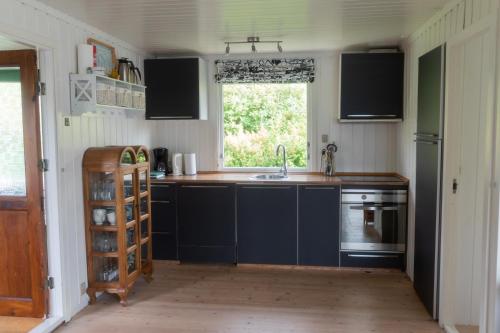 מטבח, Cottage with stunning view of the sea and islands. in Hósvík