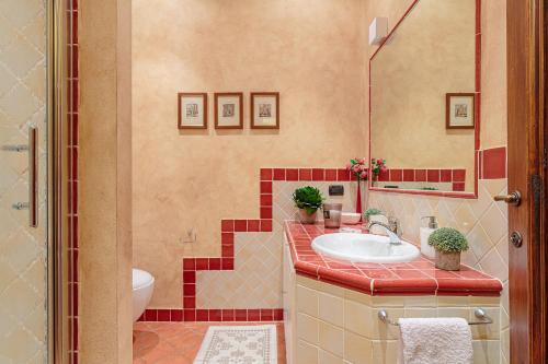 Casa Rosemary Convenient 3 bedrooms flat in central Lucca with air conditioning - image 2