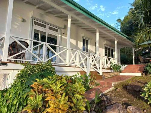 Amazing mountain top home with stunning views! in Marigot Laht