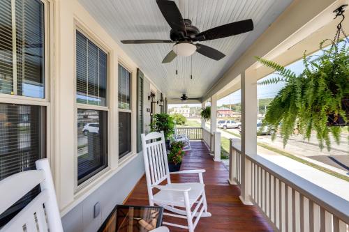 Missouri Retreat with Deck, Grill and Shuffleboard! in Pacific, USA