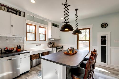 Missouri Retreat with Deck, Grill and Shuffleboard! in Pacific, USA