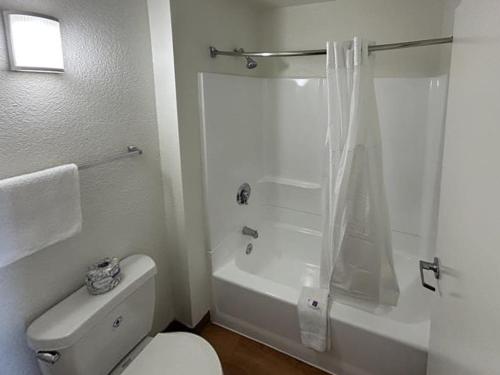 Studio 6 Suites - Riverside, CA South