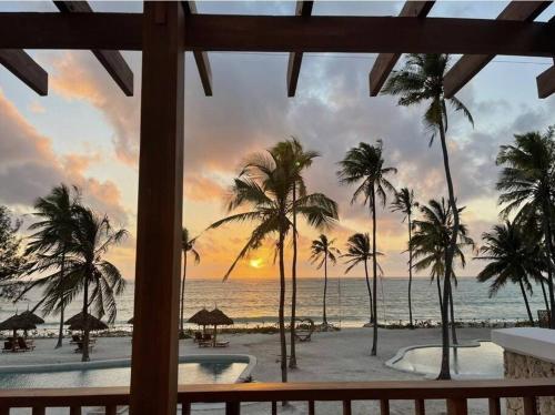 Ocean Front Villa with pool, Zanzibar