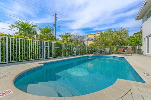 10 mins from Pompano Beach! With pool access in Pompano Beach, USA