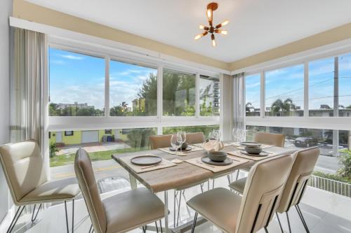 Sunny Pompano Beach with pool access in Pompano Beach, USA