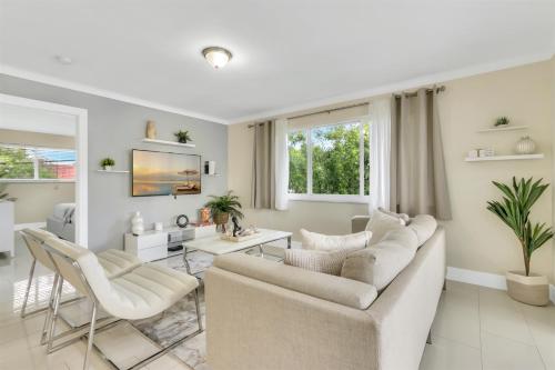 Bright Pompano Beach with pool access in Pompano Beach, USA